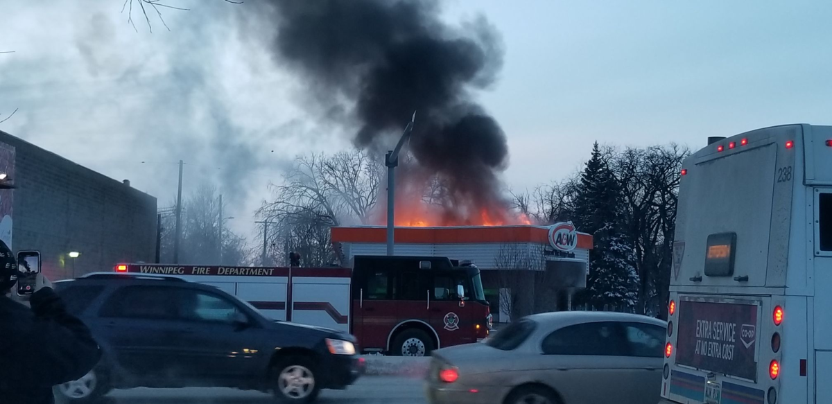 Stalwart Winnipeggers not going to let the A&W being on fire get in the way of their drive-thru order
